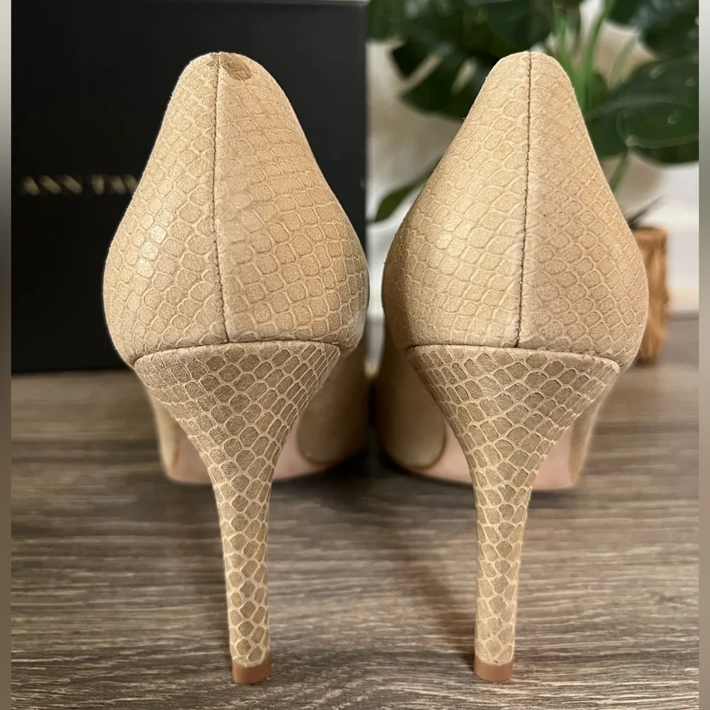 Ann Taylor perfect pump true khaki snake print size 7